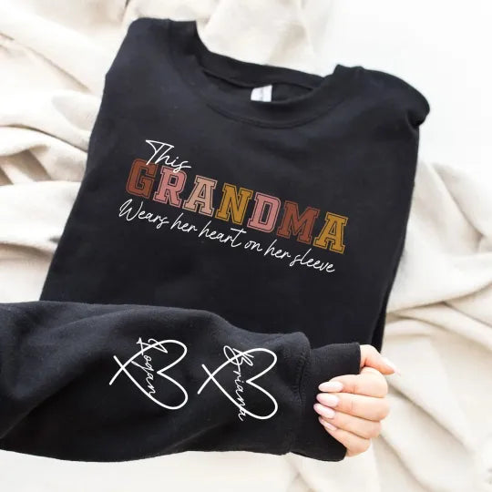 Kolunda Çocuk İsimleri Yazılı Özelleştirilebilir Anne Sweatshirt